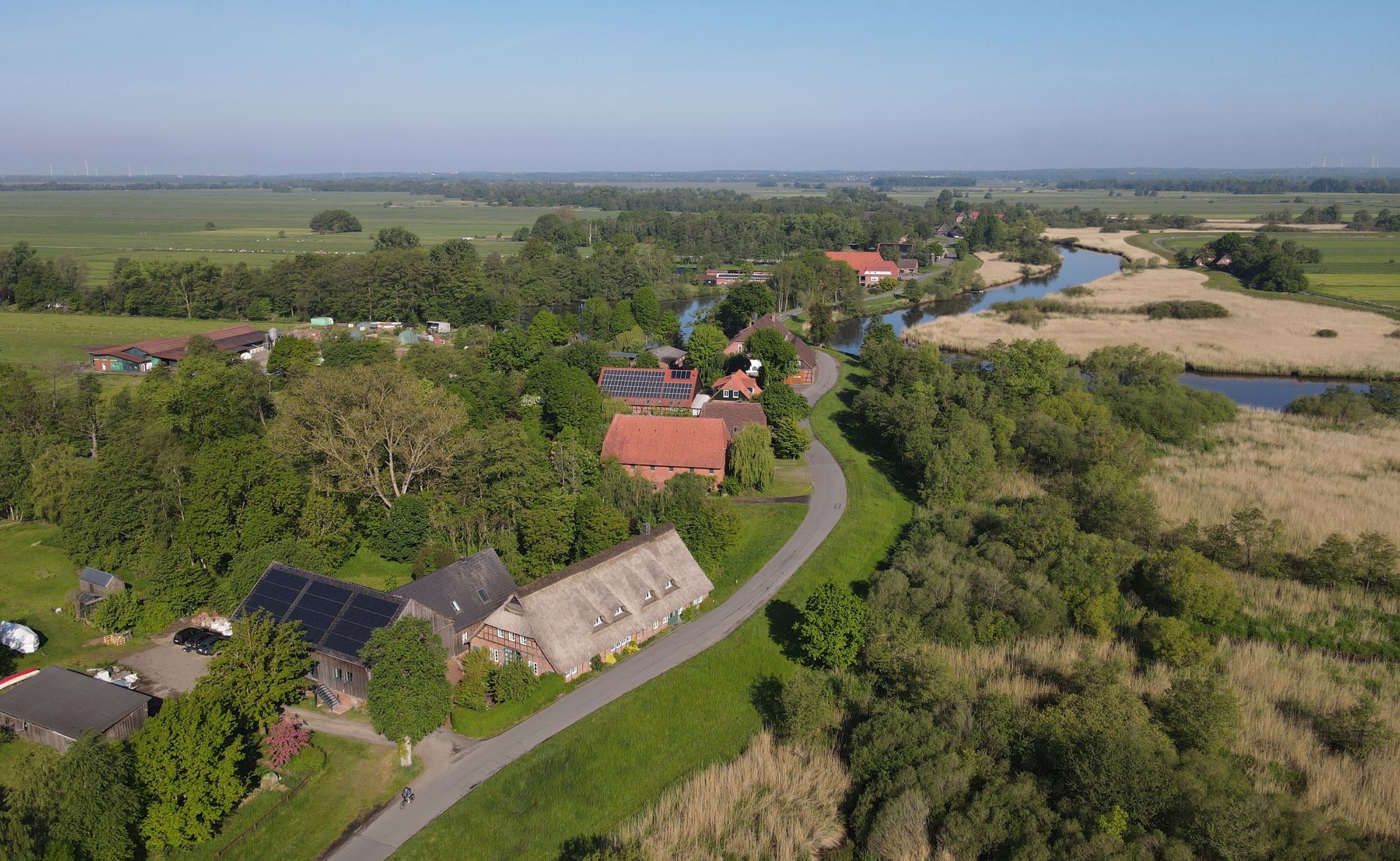 Das Blockland in Bremen ist ein l�ndlicher Stadtteil mit verschiedenen Ferienwohnungen auf dem Deich der W�mme